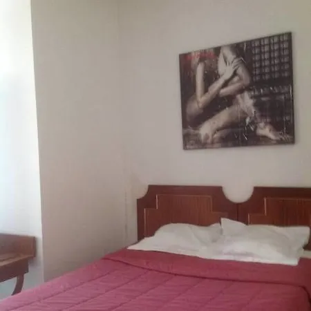 Hotel Untalented - Parigi
