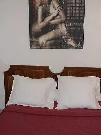 Hotel Untalented - 3*