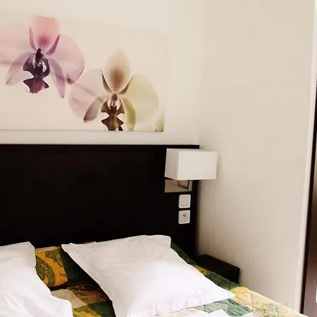 Hotel Untalented -
