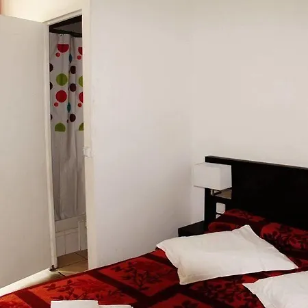 Hotel Untalented -