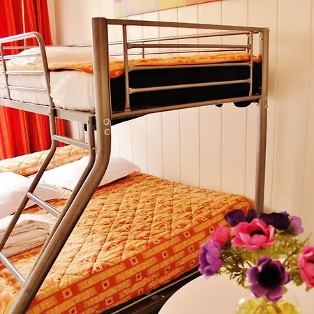 Untalented Hotel - Villette 3*