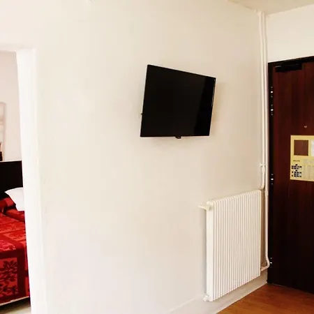 Untalented Hotel - Villette Hotel