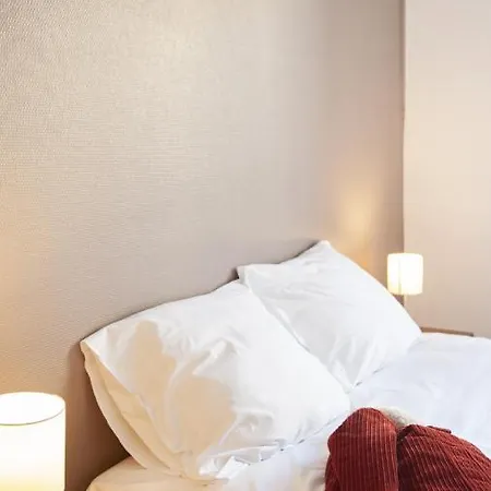 Untalented - Otel Paris